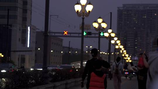 广州荔湾区沙面岛人民桥车水马龙夜景