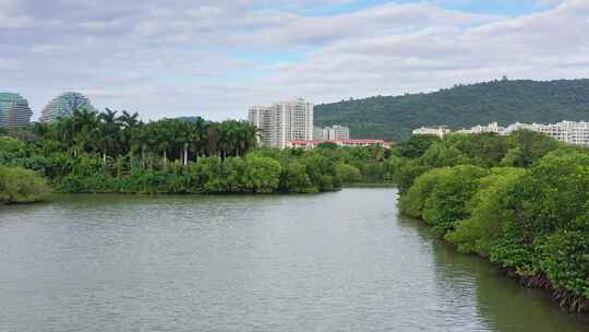 海南三亚城市河景风光