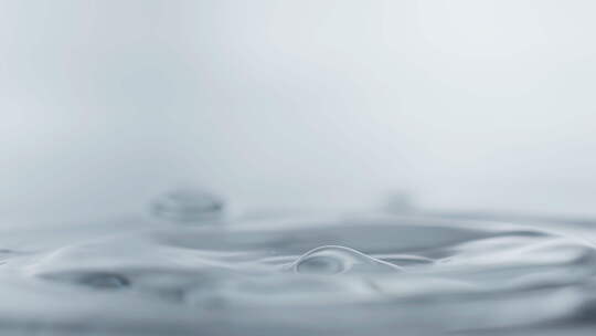透明清澈水滴溅起水花升格慢镜头视频素材模板下载