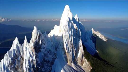 航拍雪山壮丽全景