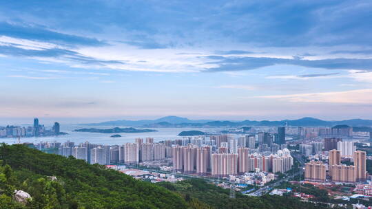 厦门大屏山上鸟瞰海沧区及鼓浪屿延时