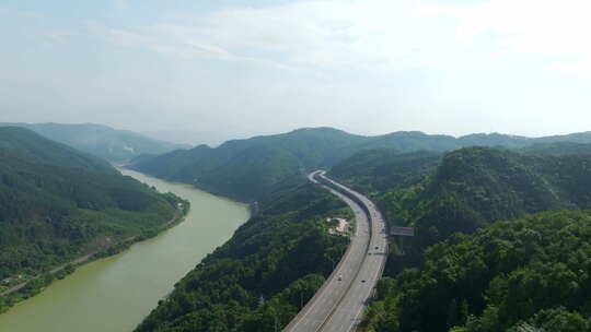 群山 高速公路 航拍