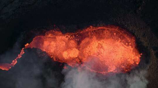 火山喷发岩浆涌动火山爆发实拍无人机航拍