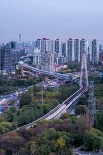 北京海淀立水西桥日转夜广角内透中国尊竖屏