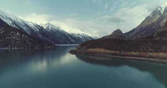 然乌湖 西藏 冬天的然乌湖 雪山