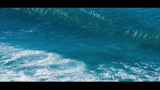 海洋海浪翻滚海岸线礁石大浪拍打