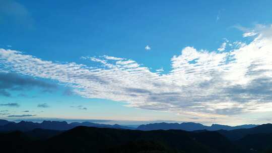 广元曾家山腹地的云天与大山