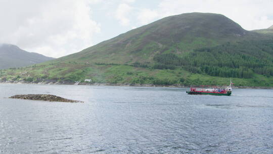 手动转盘渡轮横跨苏格兰西海岸海峡视频素材模板下载