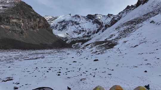 航拍四川岷山山脉主峰雪宝顶雪山登山大本营