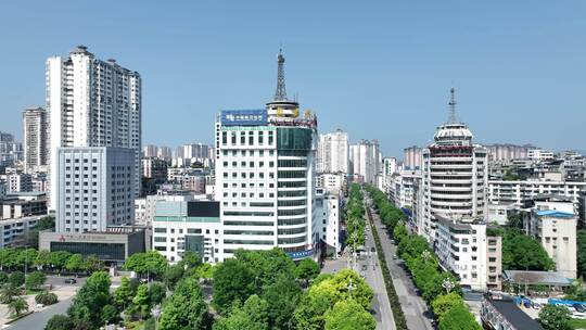 航拍城市街景绿树高楼林立的繁华景象