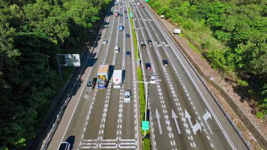 航拍城市高速公路车流