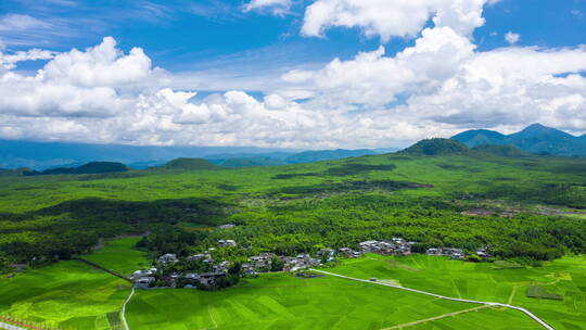 【延时】夏天绿色大地村庄农田光影变化视频素材模板下载