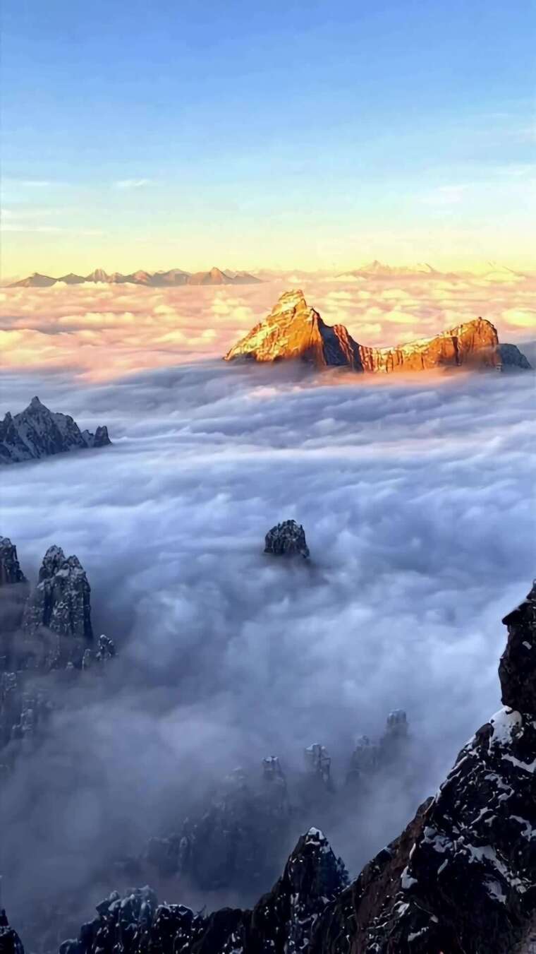 高山云海壮丽景观