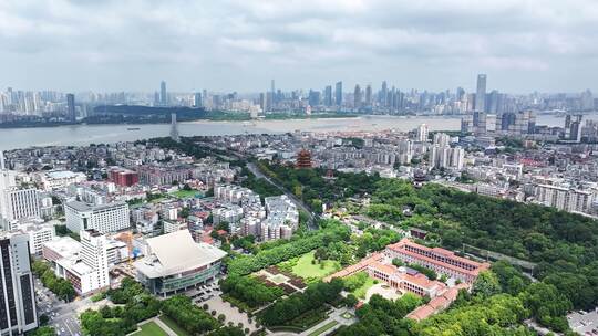 晴天航拍武汉城市历史文化地标黄鹤楼古建筑