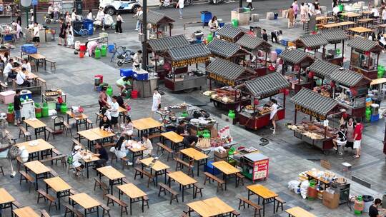 夜市摊上摇美食街车流鼓楼