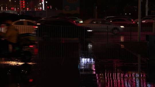 雨天的城市夜晚