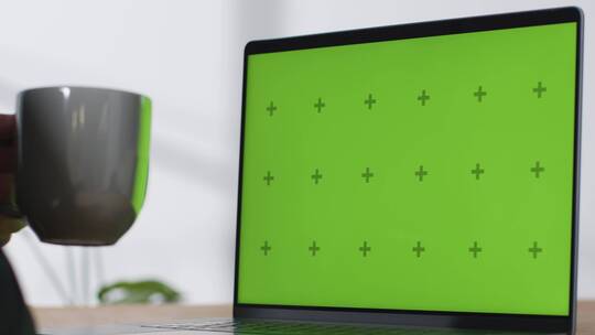 全新MacBook Pro桌面绿屏特写镜头
