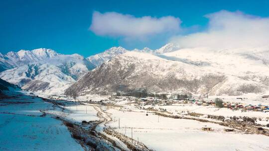 新疆天山雪山托木尔峰