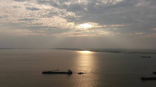 航拍湖南岳阳洞庭湖日落晚霞夕阳