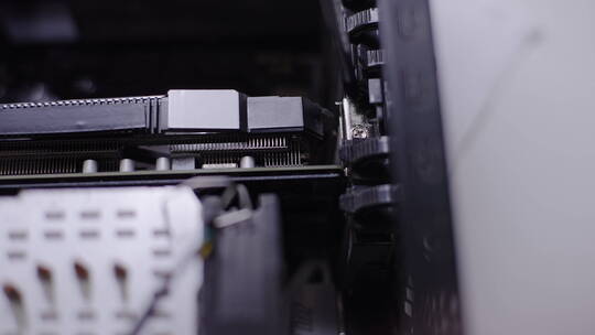 电脑主机拆卸显卡特写拍摄视频素材模板下载