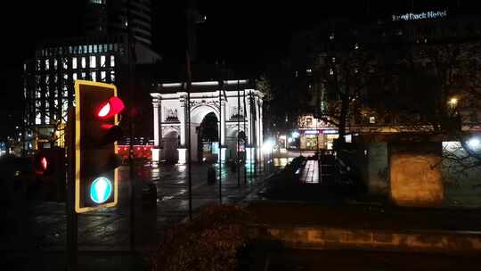 从车窗看城市夜景