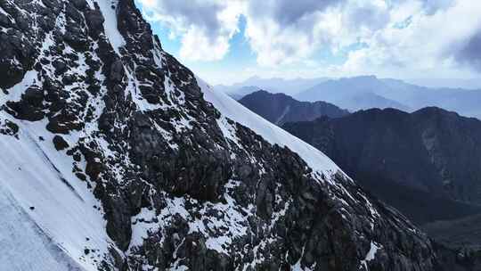 新疆天山雪山