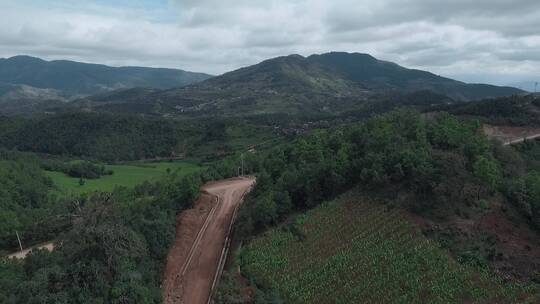 新农村建设视频云南山区农村修筑消防水池