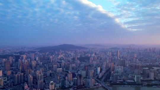 广州城市高楼建筑群与天空云彩航拍全景风光