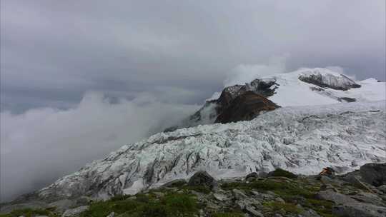 航拍四川第二高峰中山峰冰川冰塔林延时风光