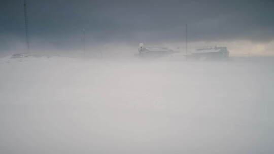 Vernadsky基地的暴雪娱乐。南极洲