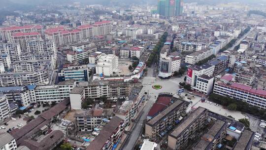 疫情期间空无一人的小城火车站上饶横峰县