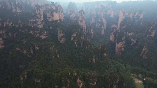 航拍湖南湘西旅游5A级张家界奇峰异石风景