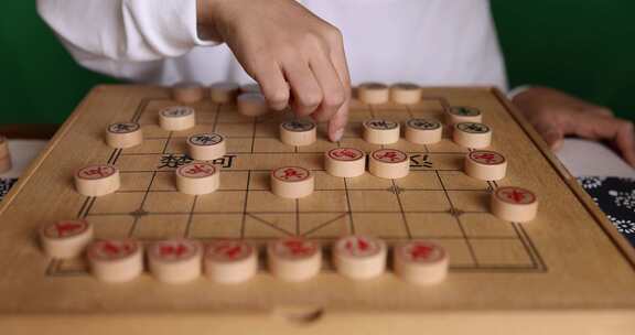 中国象棋下棋手部特写慢镜头