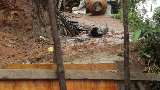 山区夏季山洪大水冲垮道路视频素材模板下载