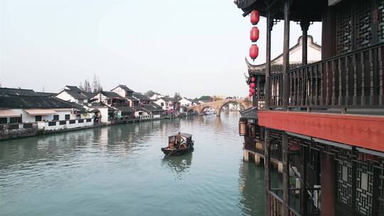上海朱家角古镇的游船