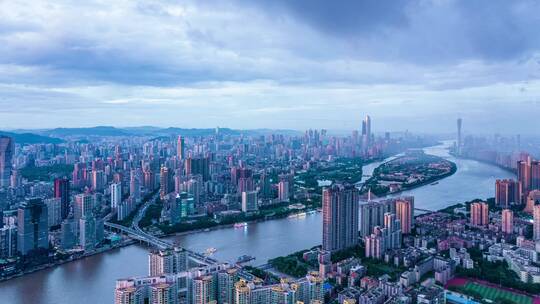 广州阴雨多云天空与珠江两岸建筑延时风光