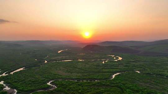 大气磅礴的湿地丛林河湾日出朝阳