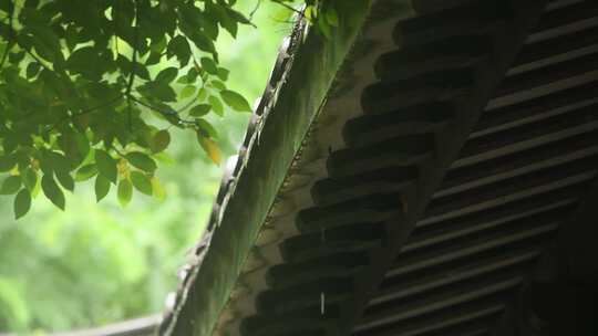 雨天古风建筑屋檐下雨水滴意境