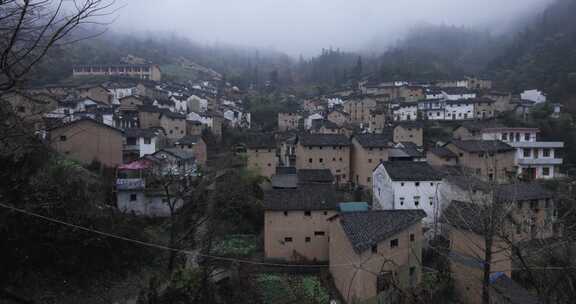 安徽阳产土楼山村云雾缭绕远景