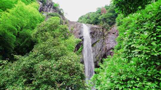 浙江宁波宁海雁苍山瀑布风景航拍