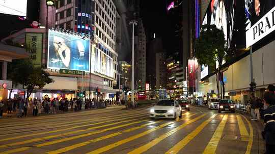 香港街道繁忙交通夜晚道路车流巴士汽车行驶