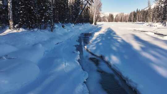 阿勒泰禾木冬季冰雪河流航拍自然户外风景