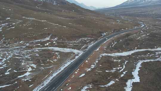 青海海南拉脊山公路雪山航拍视频