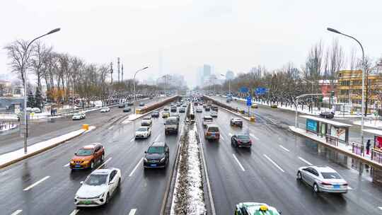 北京冬季白天下雪天三环路车流延时