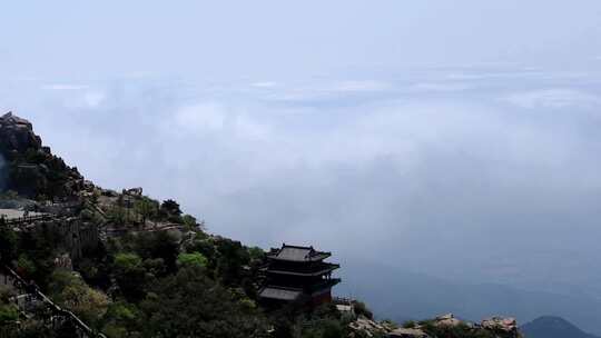 夏天的泰山云海