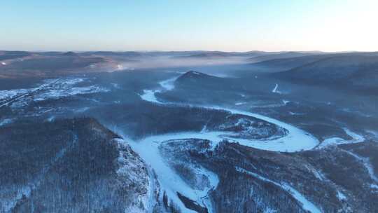 大兴安岭林海雪原黎明冰河冻雾