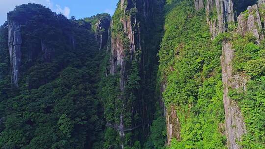 羊狮慕景区的悬崖峭壁