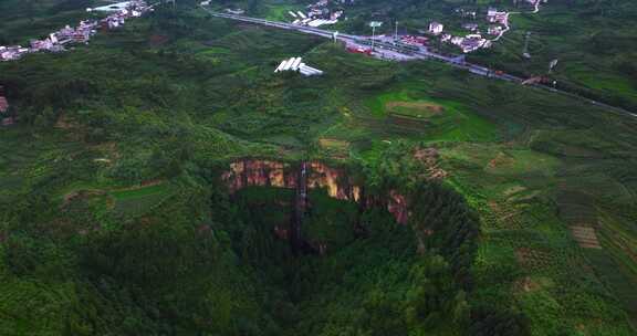 贵州山村不知名野瀑布