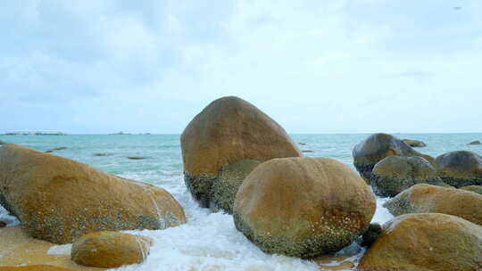 海边岩石礁石浪花 大海岸边石头海浪