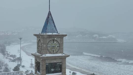 海边大雪下的古钟合集